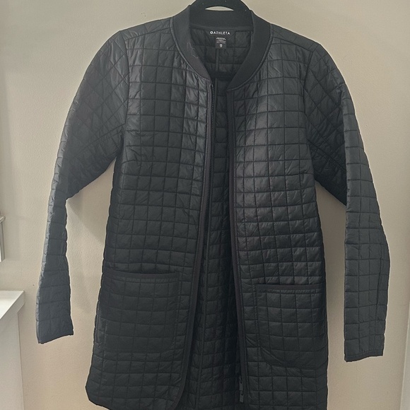 Athleta Grandview PrimaLoft Shell Jacket in Black. - Picture 3 of 4